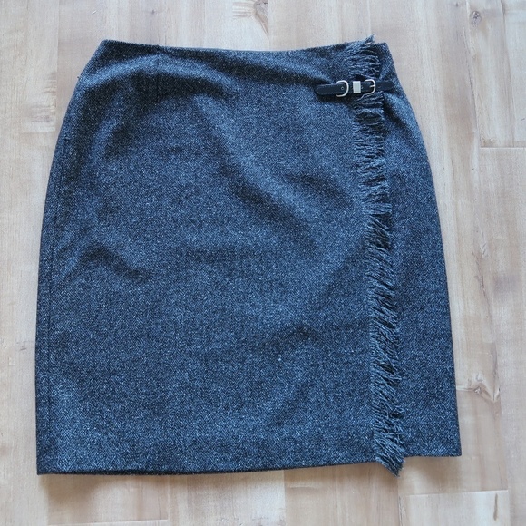 Anne Klein wrap skirt with fringe & buckle closure - Picture 3 of 8